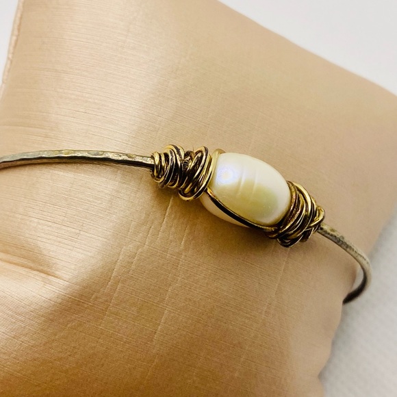 EUC Custom Made Twisted Wire Pearl Bracelet - Picture 7 of 14
